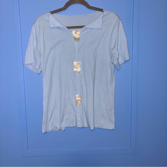 Tops - Blue Short Sleeve Top with Ribbon Accents - Women’s Size XL​​​